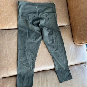 Lululemon leggings olive green color - size 8 $98 no tags